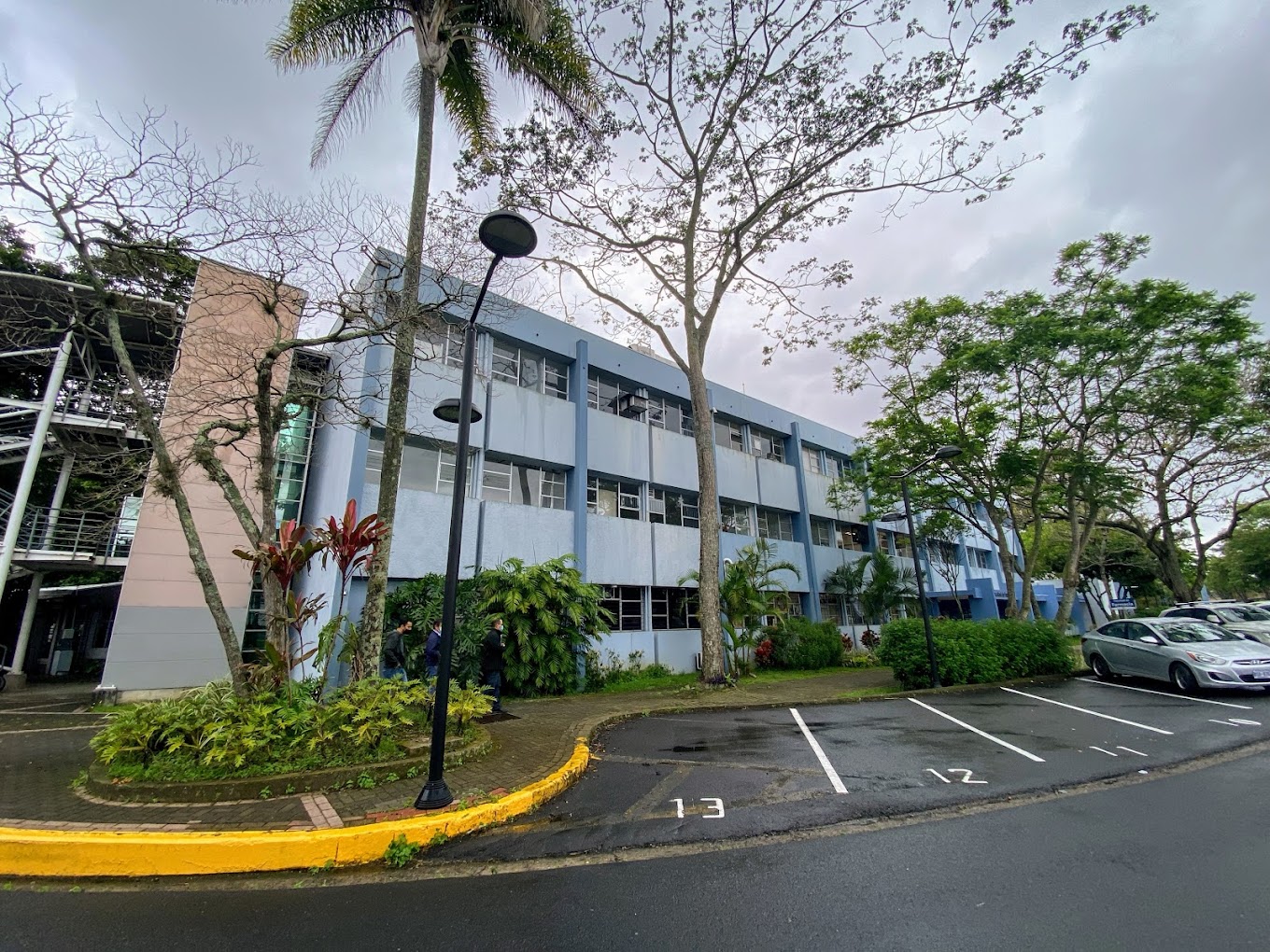 Fachada del edificio de la Facultad de Farmacia